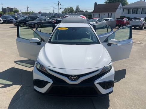 Used 2022 Toyota Camry SE FWD image 23