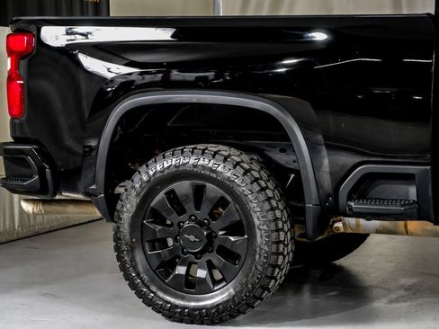 Used 2022 Chevrolet Silverado 2500 Custom w/ Custom Value Package AWD/4WD image 6