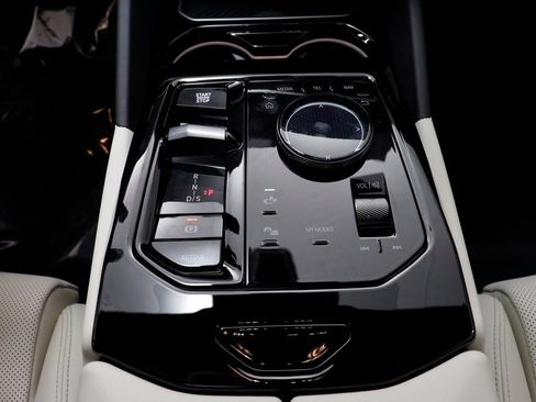 New 2026 BMW 530i xDrive w/ Premium Package AWD/4WD image 13