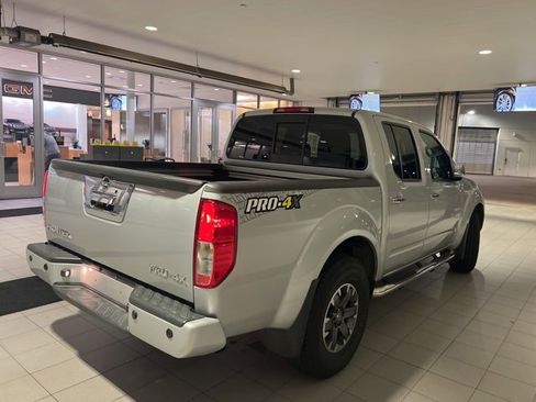 Used 2018 Nissan Frontier PRO-4X image 3