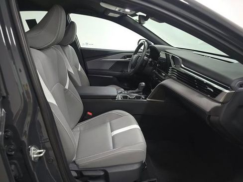 Used 2025 Toyota Camry SE w/ Convenience Package FWD image 4