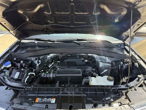 Used 2020 Ford Explorer XLT w/ Equipment Group 202A image 10