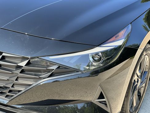 Used 2023 Hyundai Elantra SEL FWD image 13