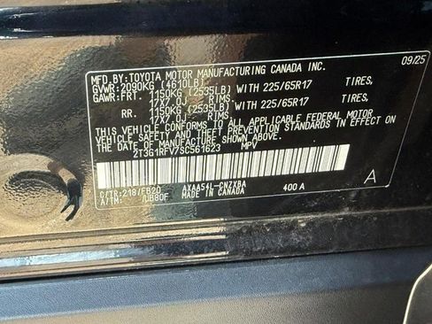 Used 2025 Toyota RAV4 LE AWD/4WD image 32