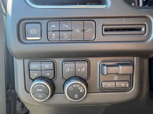 Used 2021 Chevrolet Tahoe Z71 w/ Z71 Off-Road Package image 31