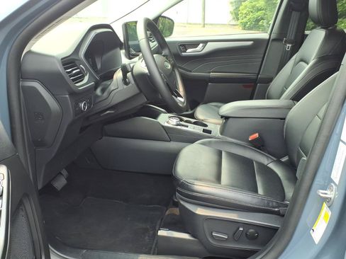 Used 2025 Ford Escape Platinum AWD/4WD image 9