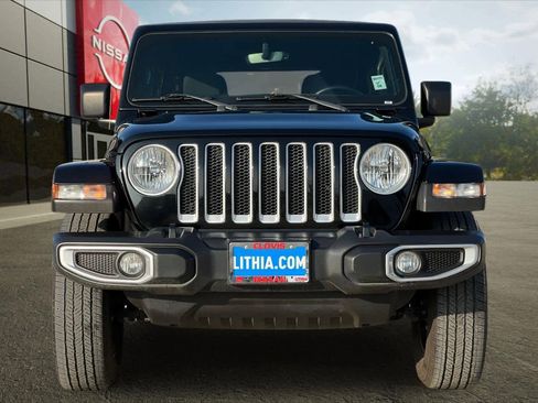 Used 2022 Jeep Wrangler Unlimited Sahara image 11