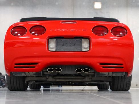 Used 2004 Chevrolet Corvette Coupe w/ Roof Package RWD image 20