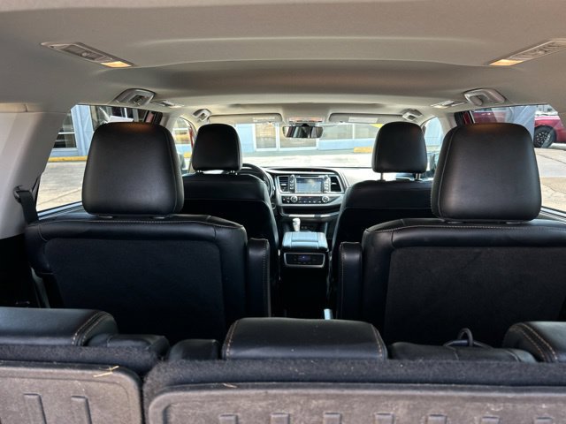 Used 2018 Toyota Highlander XLE AWD/4WD image 12