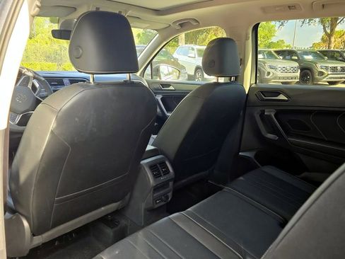 Used 2023 Volkswagen Tiguan SE FWD image 12