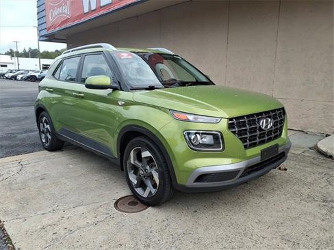 Used 2022 Hyundai Venue SEL image 2