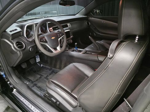 Used 2015 Chevrolet Camaro SS w/ SS Performance Package RWD image 21