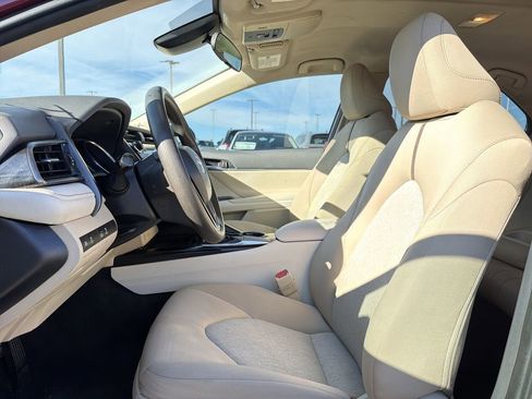 Used 2019 Toyota Camry LE image 8