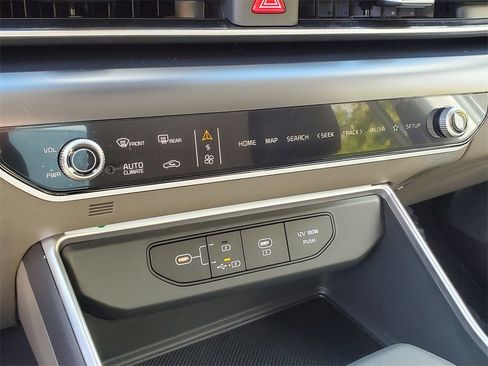 New 2026 Kia Carnival image 24