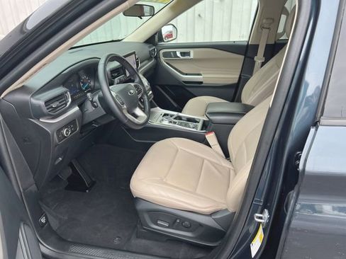 Used 2023 Ford Explorer XLT w/ Equipment Group 202A image 12