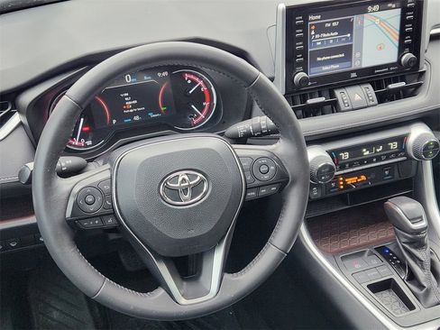 Used 2019 Toyota RAV4 Limited image 28