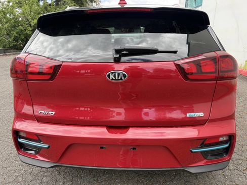Used 2021 Kia Niro EX w/ Cold Weather Package FWD image 4