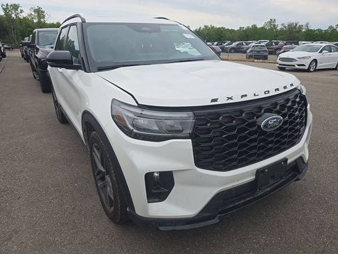 Used 2025 Ford Explorer ST AWD/4WD image 2