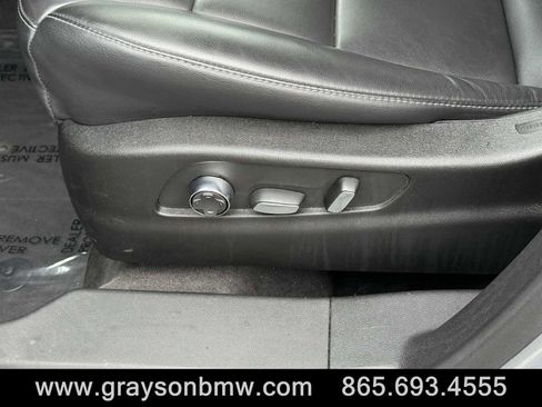Used 2025 Cadillac XT4 Premium Luxury image 11