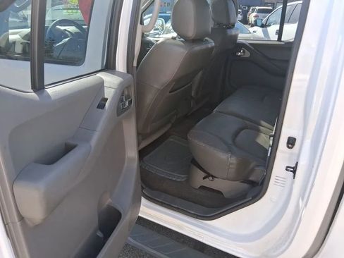 Used 2005 Nissan Frontier LE w/ (X01) Leather Pkg AWD/4WD image 11