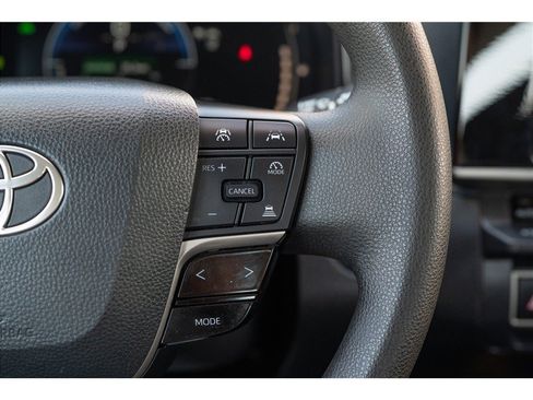 Used 2025 Toyota Camry LE FWD image 4