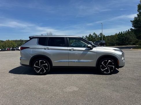 Used 2022 Mitsubishi Outlander SE AWD/4WD image 3