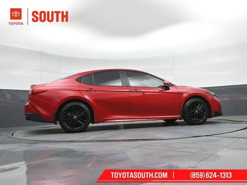 Used 2025 Toyota Camry SE image 41