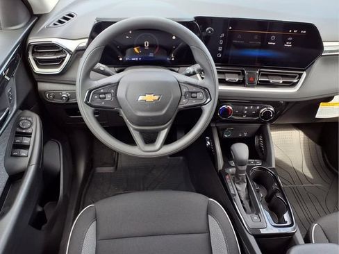 New 2026 Chevrolet TrailBlazer LT w/ Driver Confidence Package AWD/4WD image 2