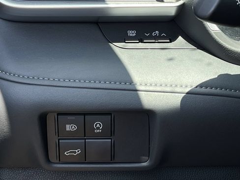 Used 2025 Toyota Highlander XLE AWD/4WD image 20
