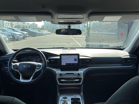 Used 2023 Ford Explorer XLT image 18