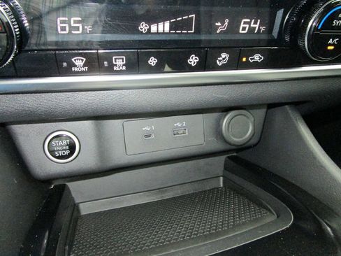 Used 2023 Nissan Rogue SV image 35