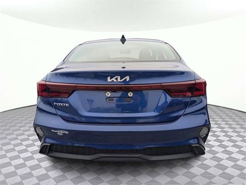 Used 2023 Kia Forte LXS image 3