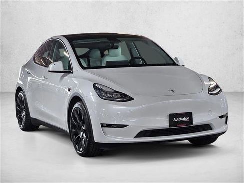 Used 2021 Tesla Model Y Long Range image 3