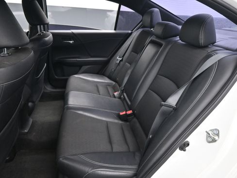 Used 2017 Honda Accord Sport image 11