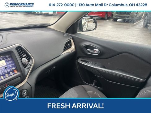 Used 2017 Jeep Cherokee Latitude w/ Safety/Convenience Group image 25