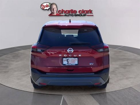 Used 2021 Nissan Rogue SV image 4