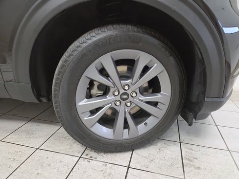 Used 2022 Ford Explorer XLT w/ XLT Sport Appearance Package AWD/4WD image 7