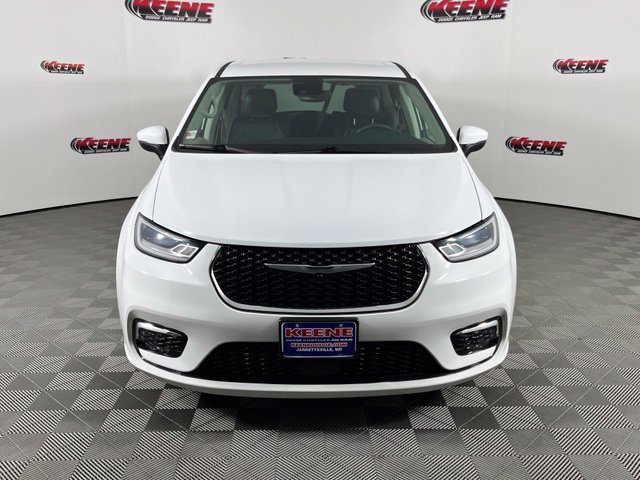 Used 2023 Chrysler Pacifica Touring-L FWD image 3