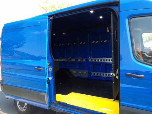 Used 2020 Ford Transit 250 Medium Roof image 9