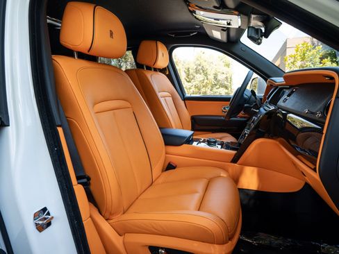 Certified 2023 Rolls-Royce Cullinan Black Badge w/ Driver's Package AWD/4WD image 22