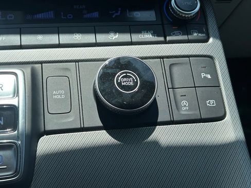 Used 2025 Hyundai Palisade SE FWD image 25
