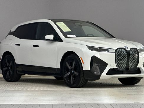 Certified 2025 BMW iX xDrive50 image 7