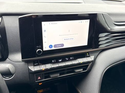 Used 2025 Toyota Camry SE image 27