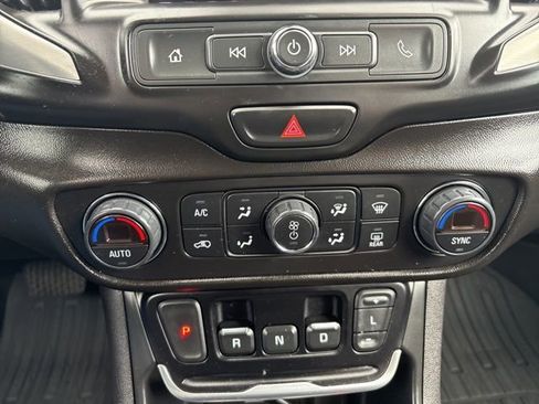 Used 2020 GMC Terrain SLE w/ Driver Convenience Package FWD image 26