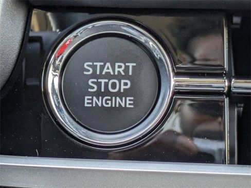 New 2025 Mitsubishi Outlander SE image 32