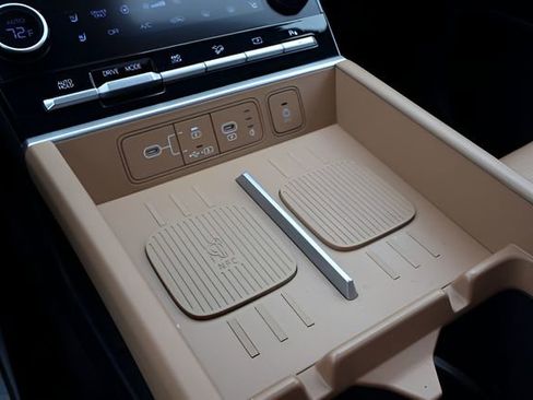 Used 2024 Hyundai Santa Fe Limited image 34