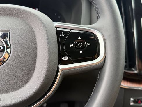 Certified 2025 Volvo XC60 T8 Ultra w/ Climate Package AWD/4WD image 19