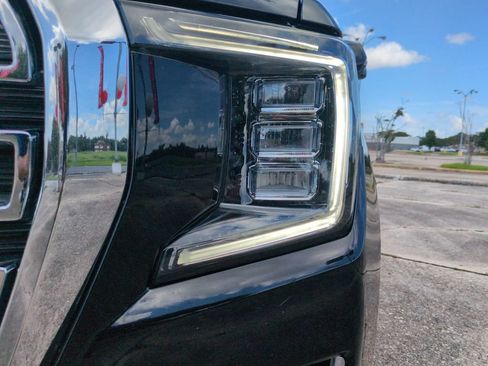 Used 2023 GMC Yukon XL SLT w/ SLT Premium Package RWD image 10