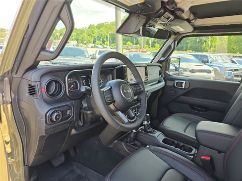 Used 2026 Jeep Wrangler Unlimited Rubicon AWD/4WD image 22