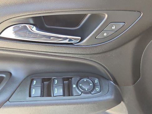Used 2021 Chevrolet Equinox LT FWD image 22